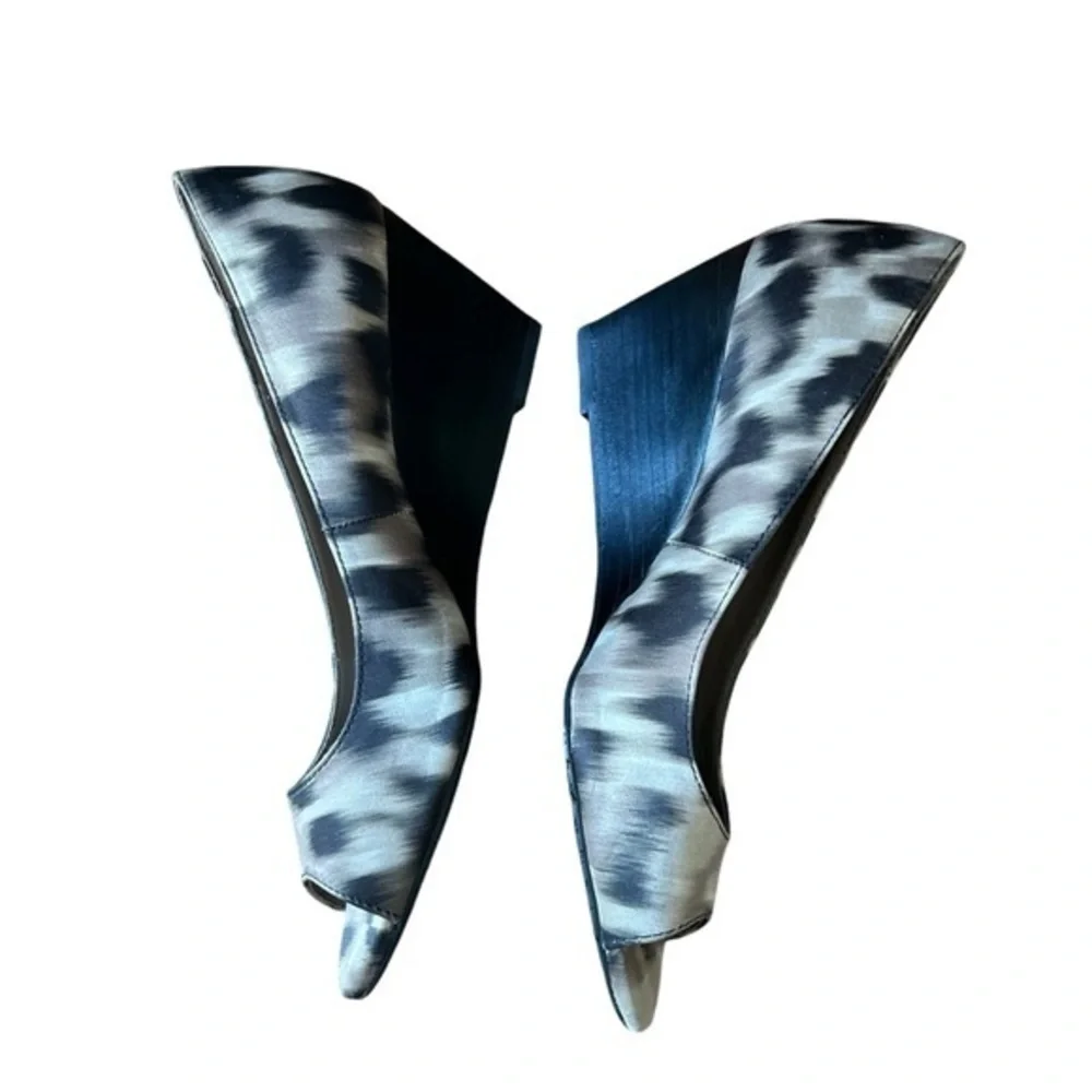 Calvin Klein‎ Shelley Peep Toe Wedges Heels Shoes Neutral Animal Print Size 8.5